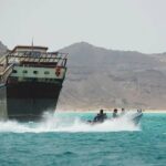 Harga minyak kembali menembus US$100 per barel setelah konflik di Timur Tengah mengganggu jalur pelayaran di Selat Laut Merah.